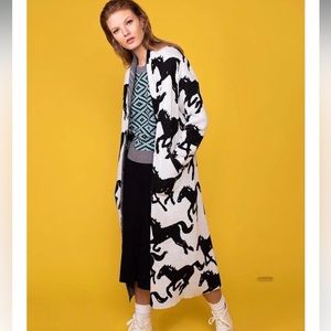 Mustang  Gray/Black Coat